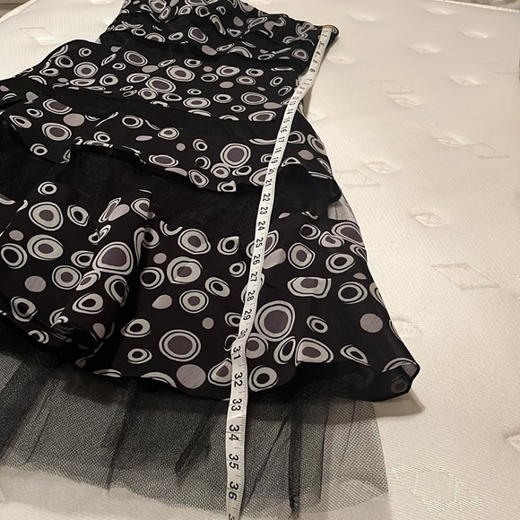 Pamella Roland Elegant Strapless Fit & Flare Silhouette. Preloved - Picture 9 of 10